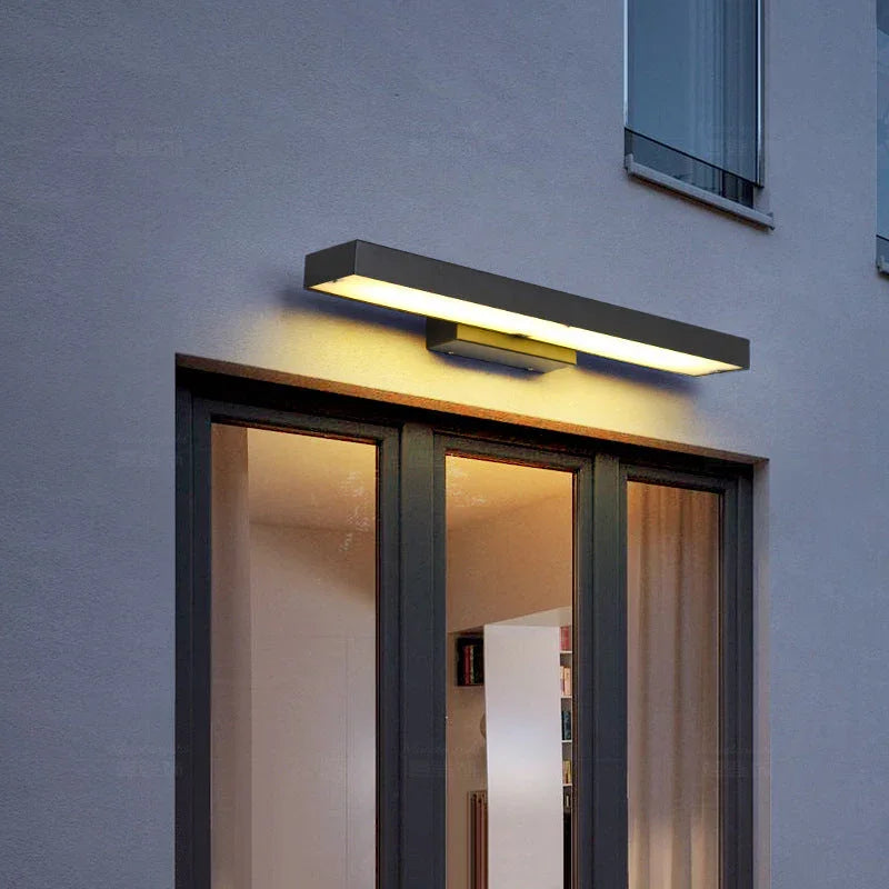 Kiki's Way | Aurora Dusk-to-Dawn Wall Light – Aluminium, IP54