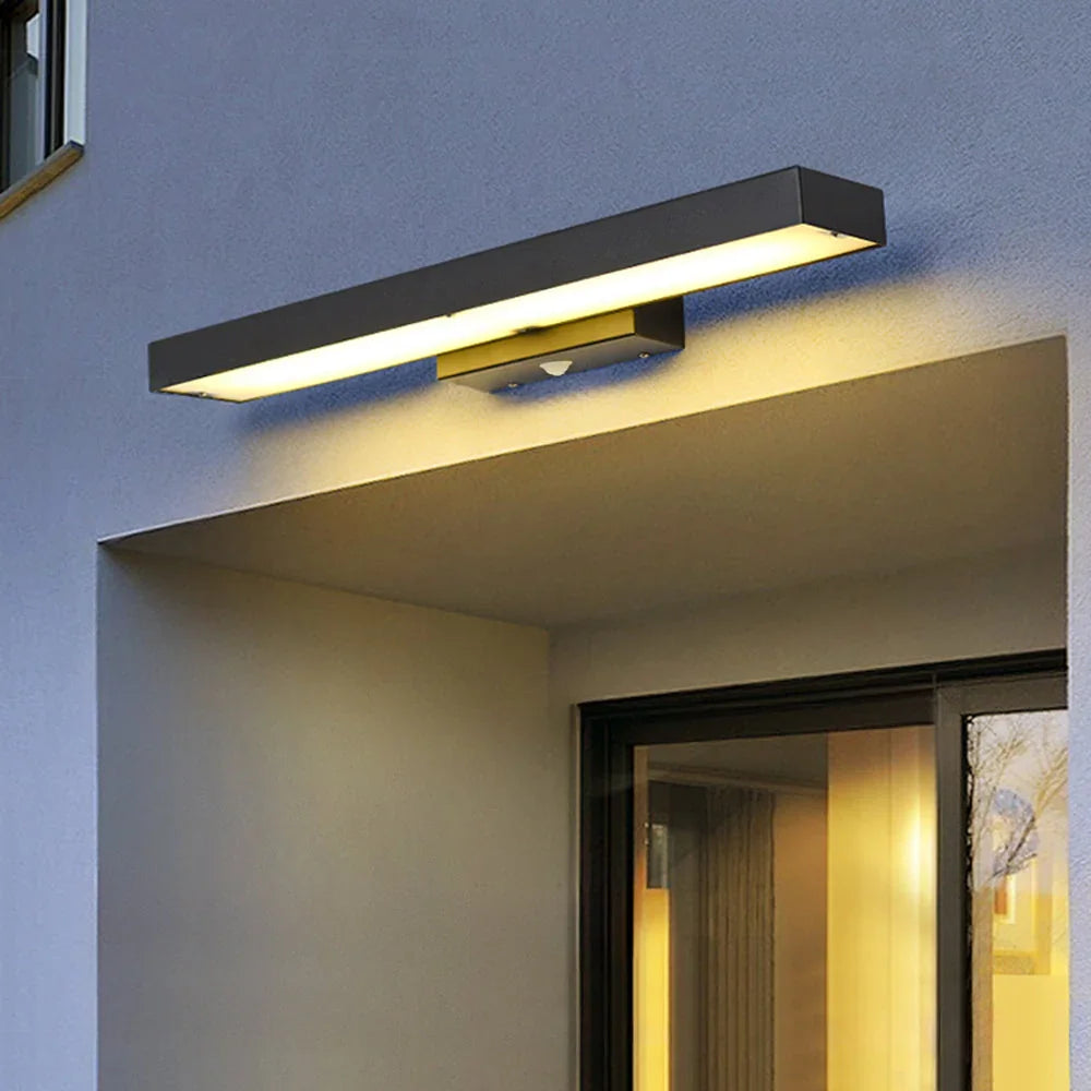 Kiki's Way | Aurora Dusk-to-Dawn Wall Light – Aluminium, IP54
