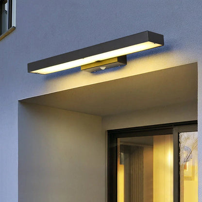 Kiki's Way | Aurora Dusk-to-Dawn Wall Light – Aluminium, IP54