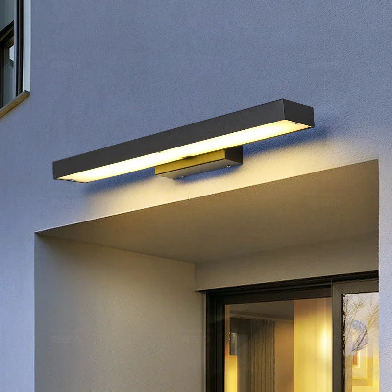 Kiki's Way | Aurora Dusk-to-Dawn Wall Light – Aluminium, IP54