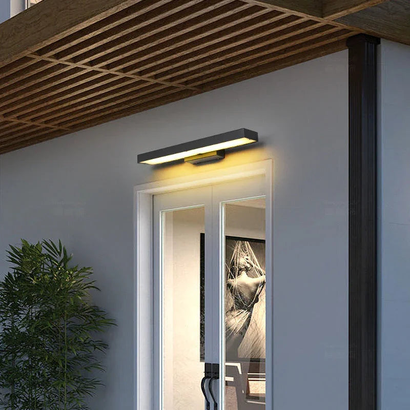 Kiki's Way | Aurora Dusk-to-Dawn Wall Light – Aluminium, IP54