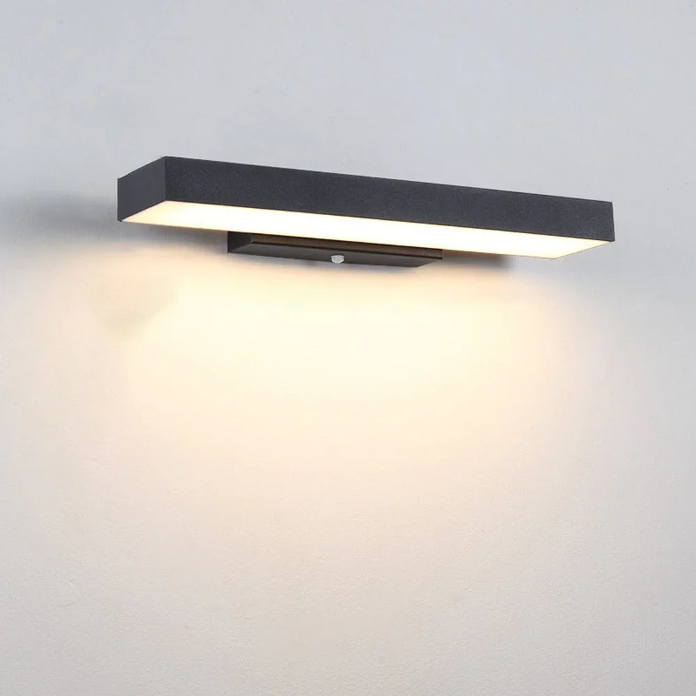 Kiki's Way | Aurora Dusk-to-Dawn Wall Light – Aluminium, IP54