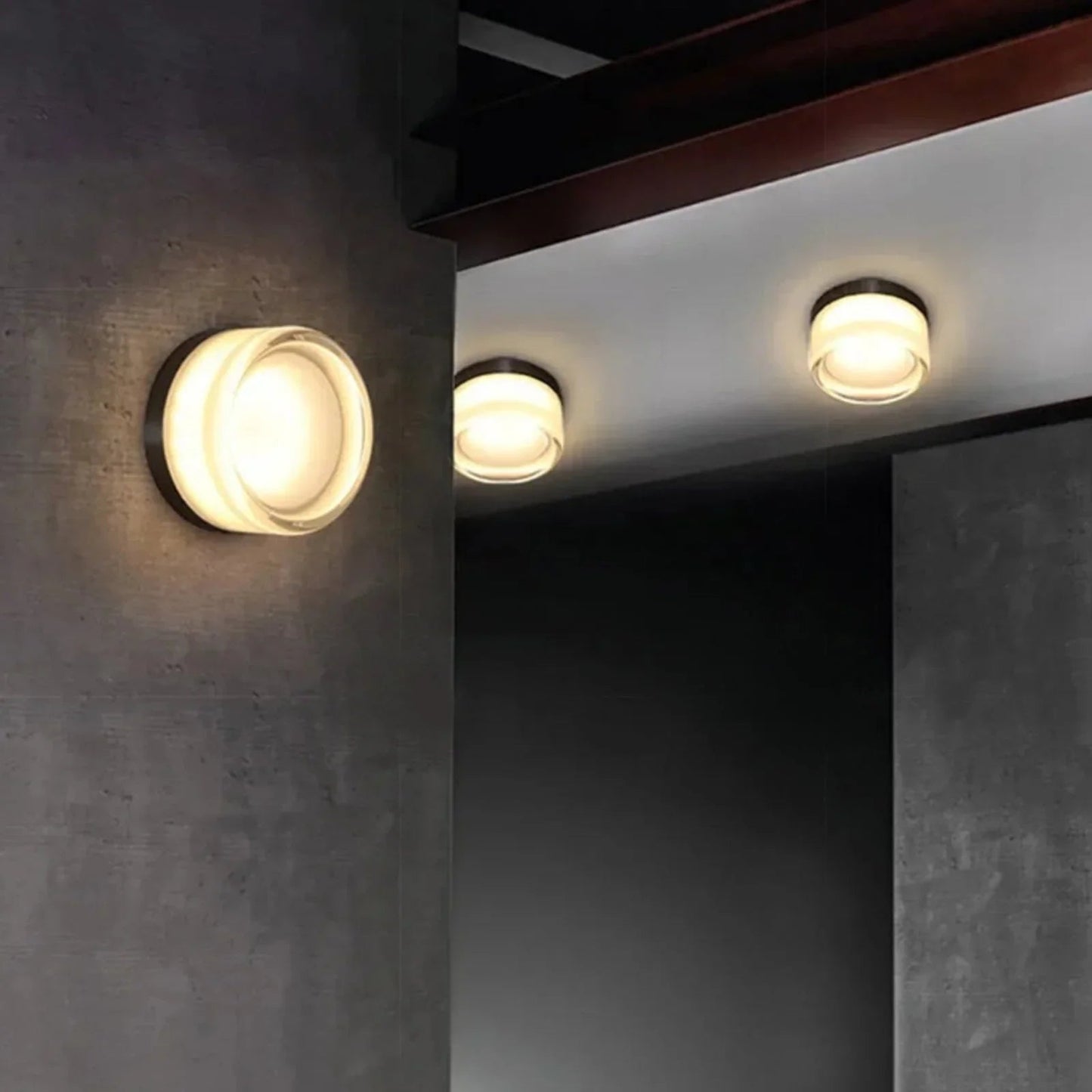 Kiki's Way | Acento Frosted Glass Wall Light – Warm White