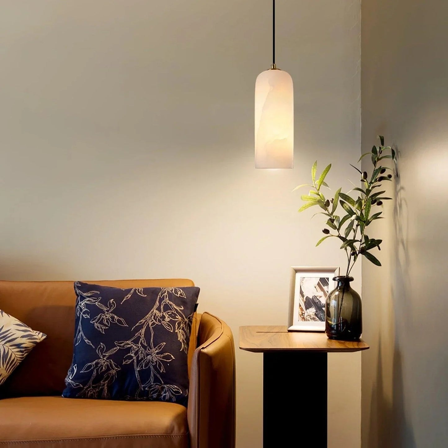Kiki's Way | Drophe Alabaster Pendant Light – Brushed Copper, E14