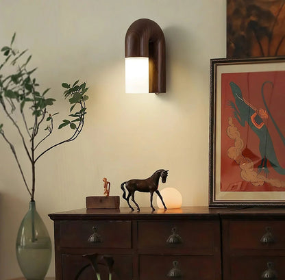 Kiki's Way | Båglampa Curved Wall Light – Wood & Acrylic Diffuser