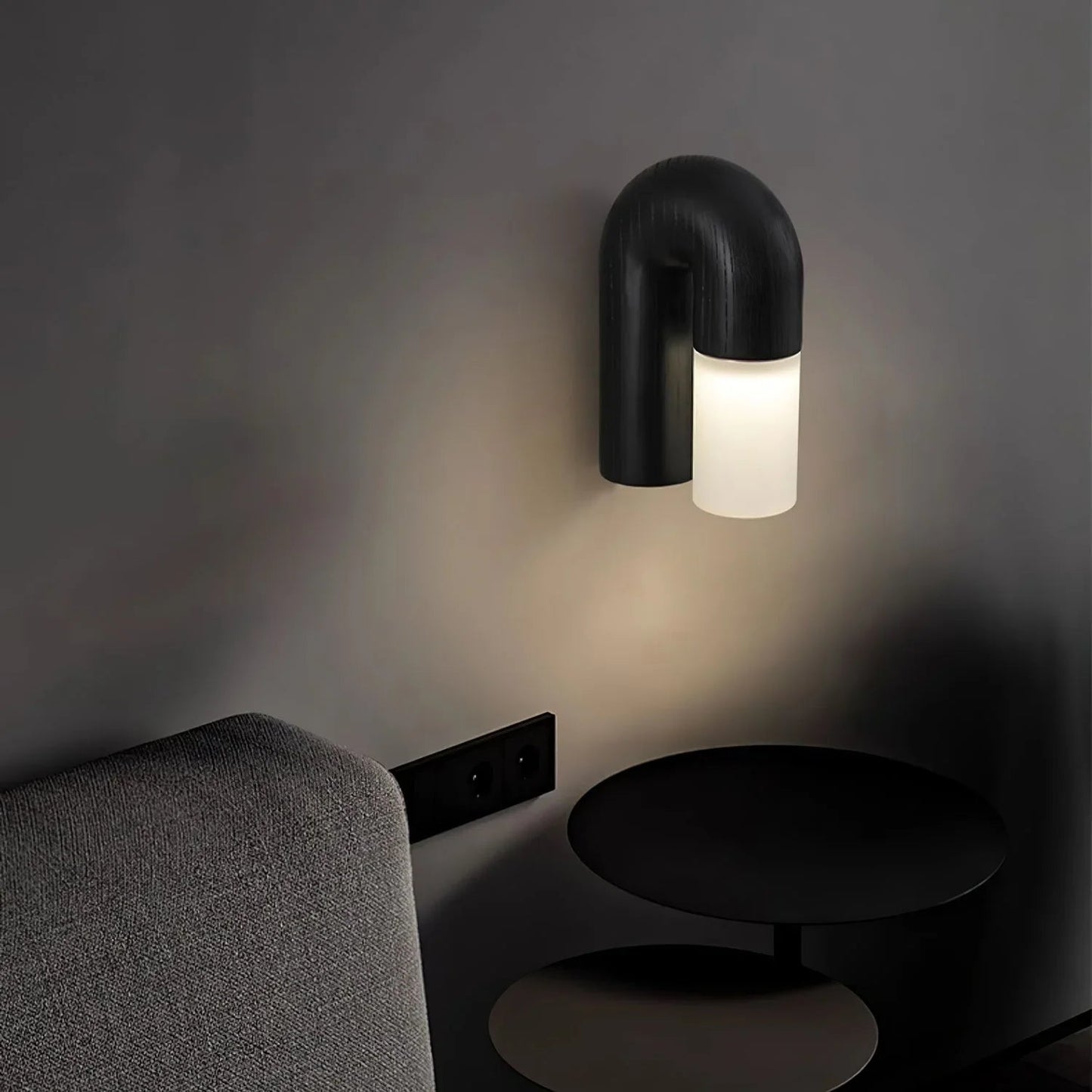 Kiki's Way | Båglampa Curved Wall Light – Wood & Acrylic Diffuser