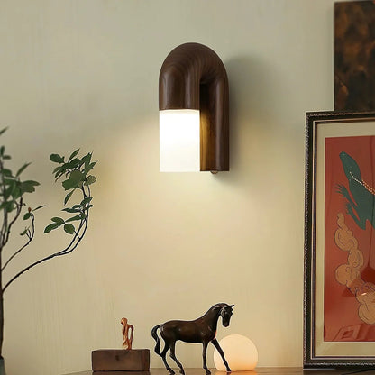 Kiki's Way | Båglampa Curved Wall Light – Wood & Acrylic Diffuser