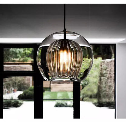 Kiki's Way | Sarah Gold Glass Globe Pendant Light – E27