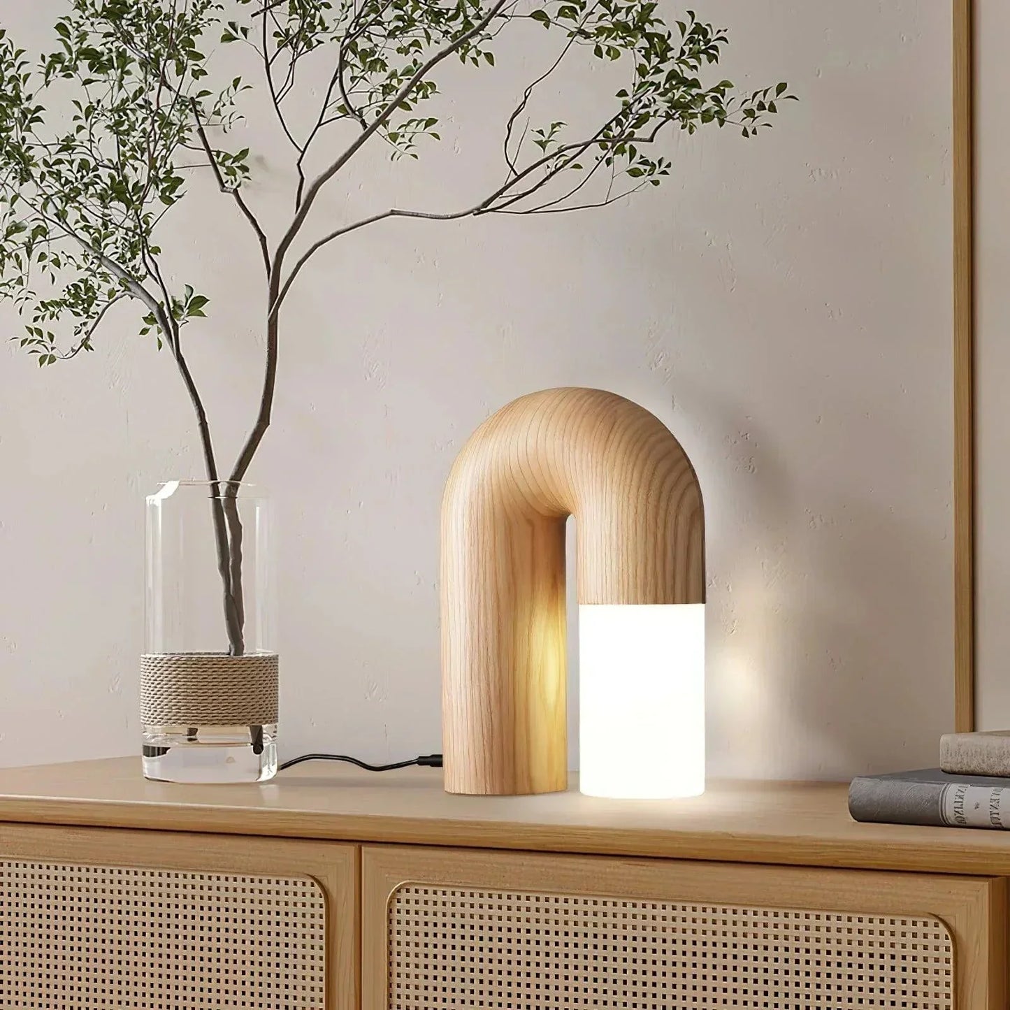 Kiki's Way | Båglampa Arched Table Lamp – Wood & Acrylic