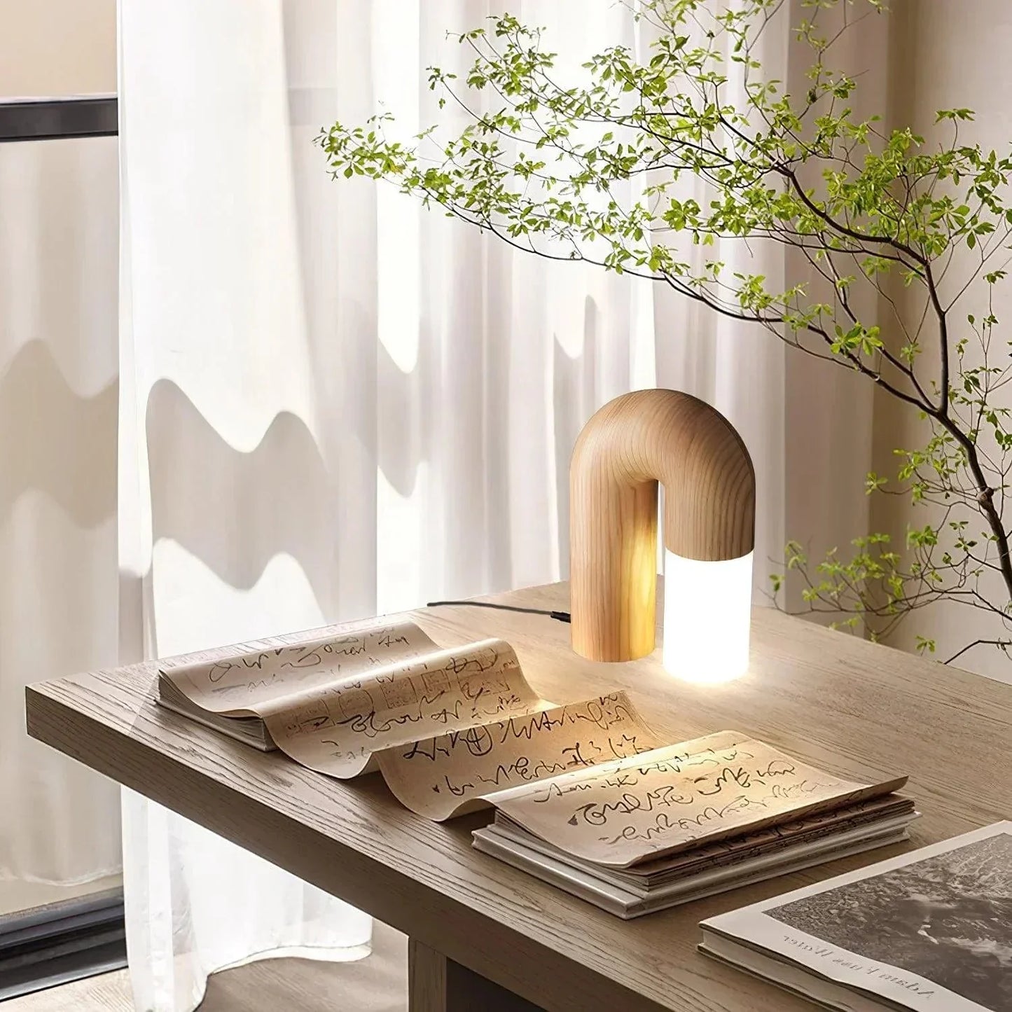 Kiki's Way | Båglampa Arched Table Lamp – Wood & Acrylic