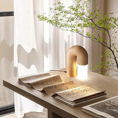 Kiki's Way | Båglampa Arched Table Lamp – Wood & Acrylic