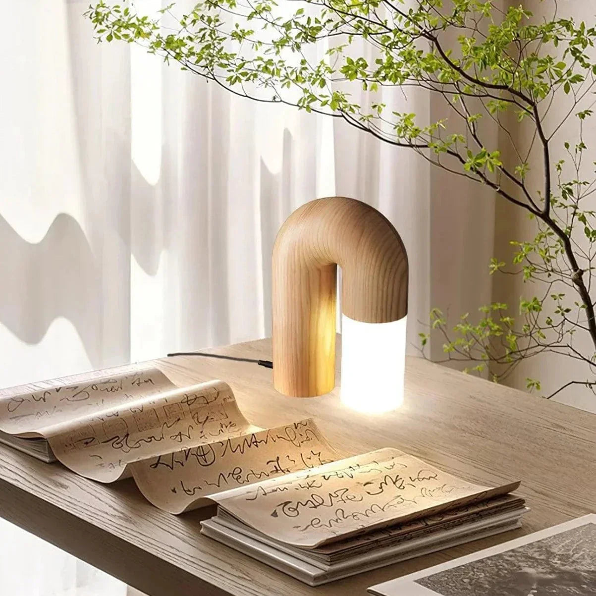 Kiki's Way | Båglampa Arched Table Lamp – Wood & Acrylic