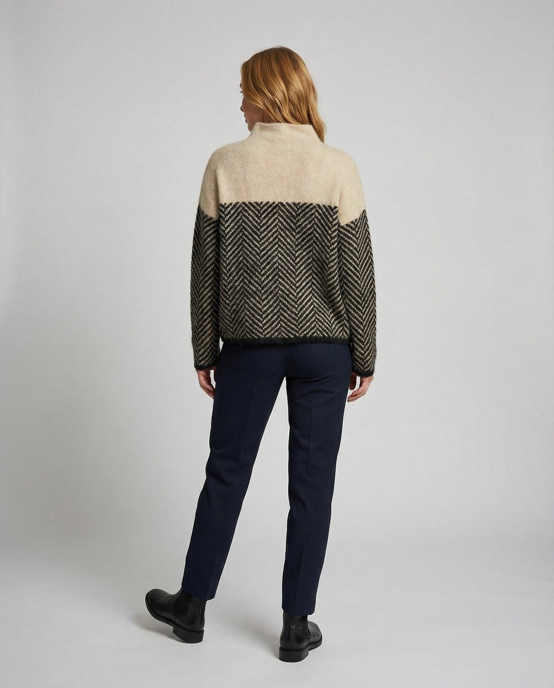 Sweater - Soft Elegant Turtleneck Sweater