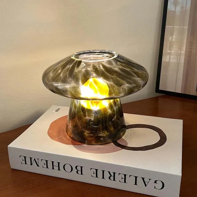 Kiki's Way | Alaia Saucer Table Lamp – Stained Glass