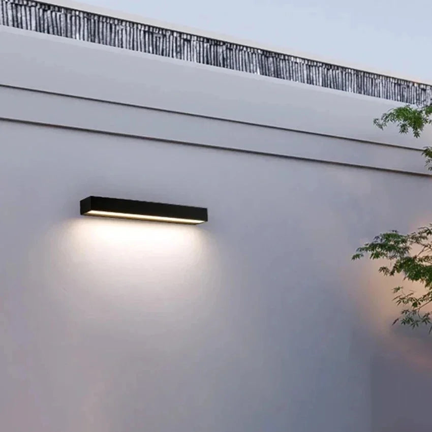 Kiki's Way | Ailyn Chrome Wall Light – Aluminium Alloy, IP65